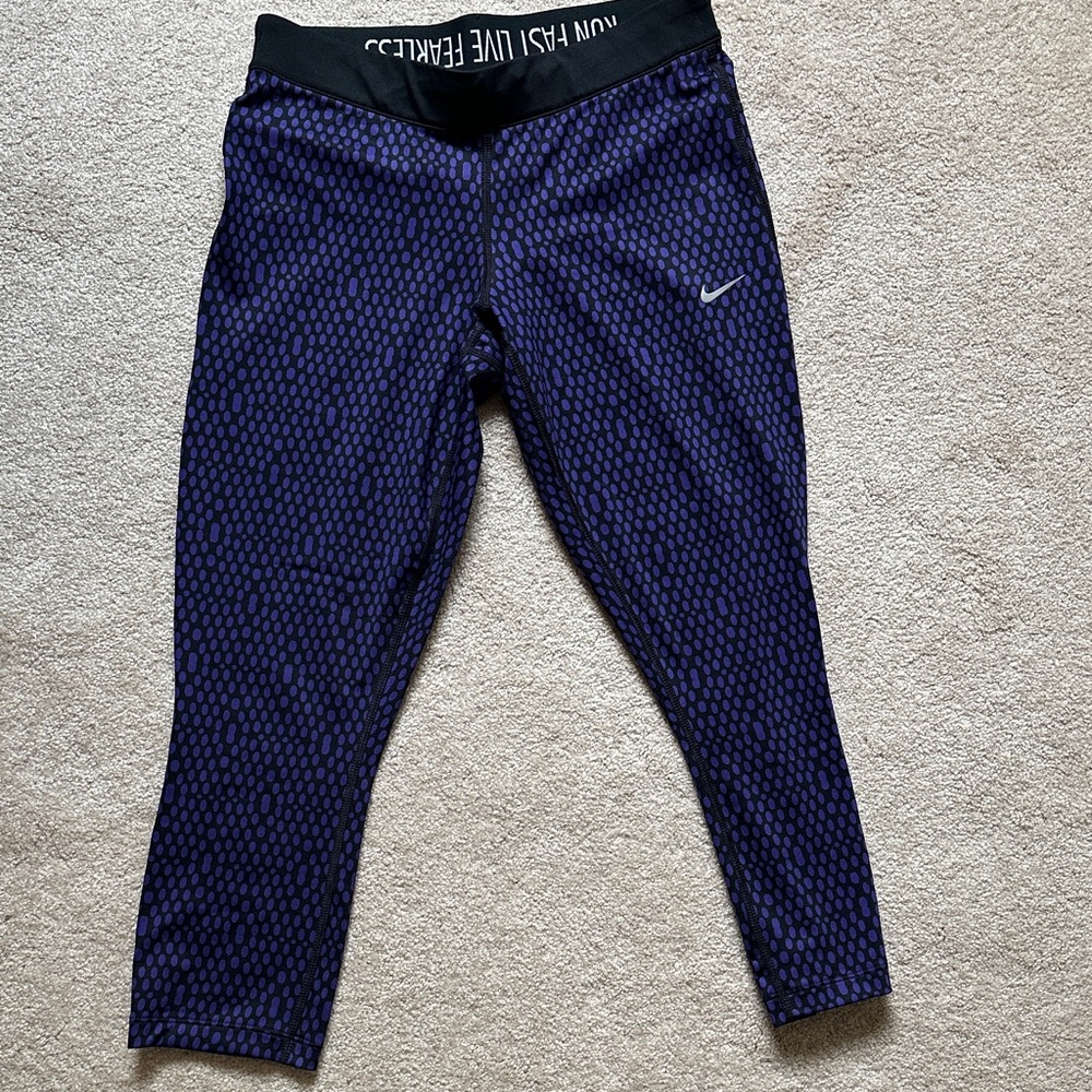 Nike DRI-FIT Medium Women’s Capri Legging